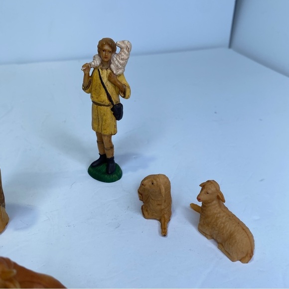 Vintage 10pcs Art Plastics Nativity Set Missing Baby Jesus Shepherd Wisemen - Picture 8 of 12